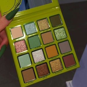 Kylie x The Grinch pressed powder pallete